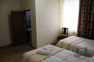 Отель Hotel Datuki Akhmeta Стандартный двухместный номер с 2 отдельными кроватями-15